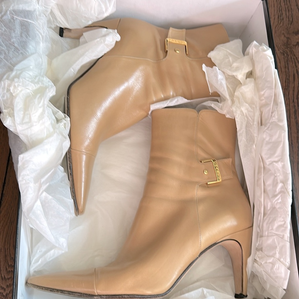 CHANEL VINTAGE BEIGE LEATHER GOLD
TONE CC LOGO ZIP ANKLE BOOTS
 (8.5/39) - Picture 8 of 11